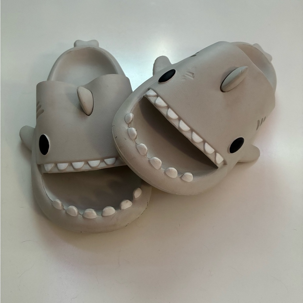 Shark Design Gray Slides